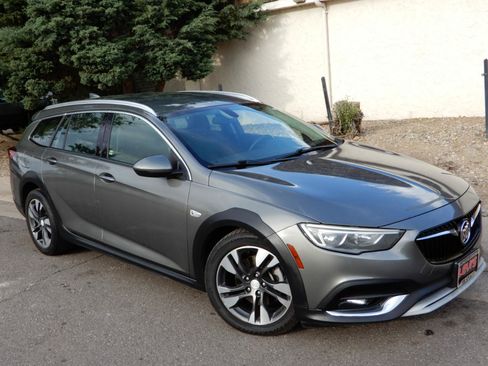 Used 2018 Buick Regal Preferred w/ Sights and Sounds Package AWD/4WD image 3