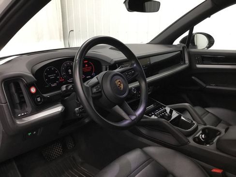 Used 2024 Porsche Cayenne AWD/4WD image 11