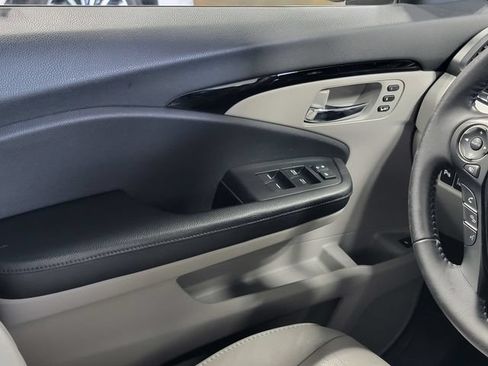 Used 2017 Honda Pilot Touring image 22