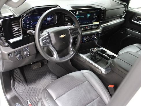 Used 2025 Chevrolet Silverado 1500 LTZ AWD/4WD image 49