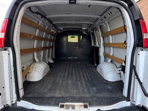 Used 2022 Chevrolet Express 2500 w/ Driver Convenience Package RWD image 16