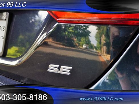 Used 2020 Toyota Camry SE FWD image 34