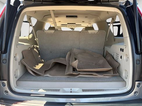 Used 2017 Cadillac Escalade ESV Luxury AWD/4WD image 14