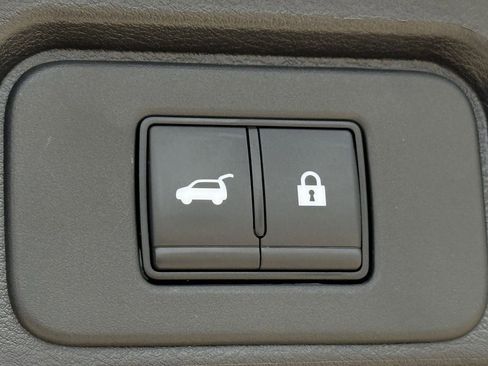 Used 2025 Nissan Rogue SV image 25