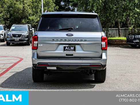 Used 2024 Ford Expedition XLT RWD image 12