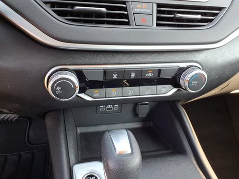 Certified 2025 Nissan Altima 2.5 S FWD image 11