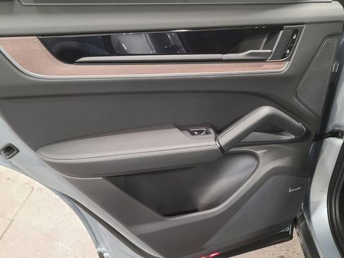 New 2026 Porsche Cayenne image 26