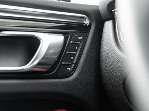 Certified 2026 Porsche Macan image 18