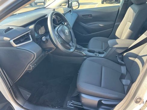 Used 2025 Toyota Corolla LE FWD image 12