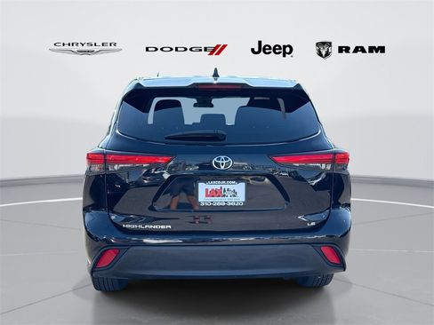 Used 2023 Toyota Highlander LE image 4
