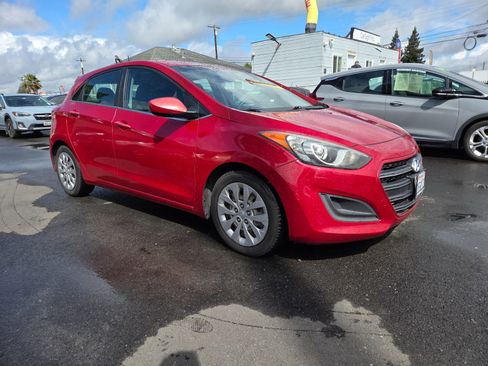 Used 2016 Hyundai Elantra GT image 5