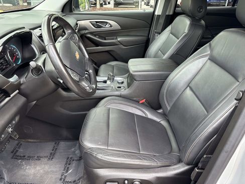 Used 2019 Chevrolet Traverse LT w/ LPO, Blackout Package AWD/4WD image 14