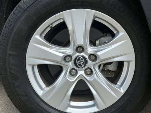 Used 2019 Toyota RAV4 XLE FWD image 10