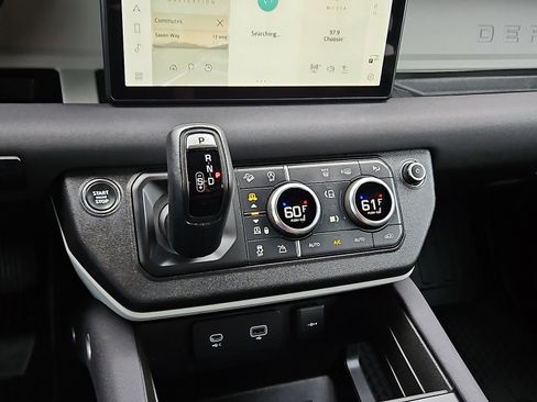 Used 2023 Land Rover Defender 110 image 13