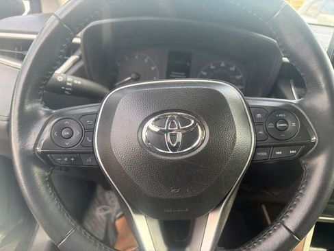 Used 2025 Toyota Corolla Cross LE FWD image 6