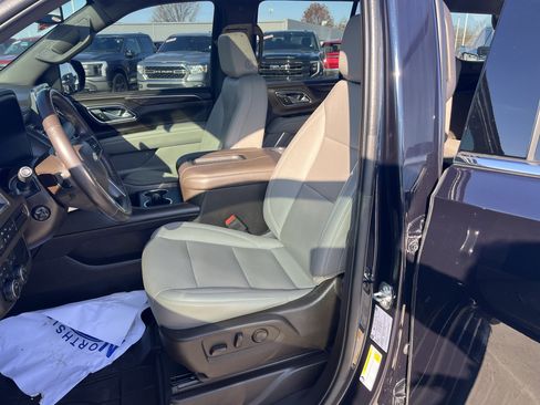 Used 2022 Chevrolet Tahoe LT w/ LT Signature Plus Package image 13