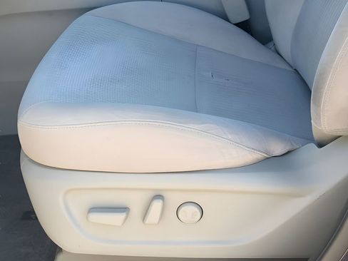 Used 2021 Kia Sedona LX image 21