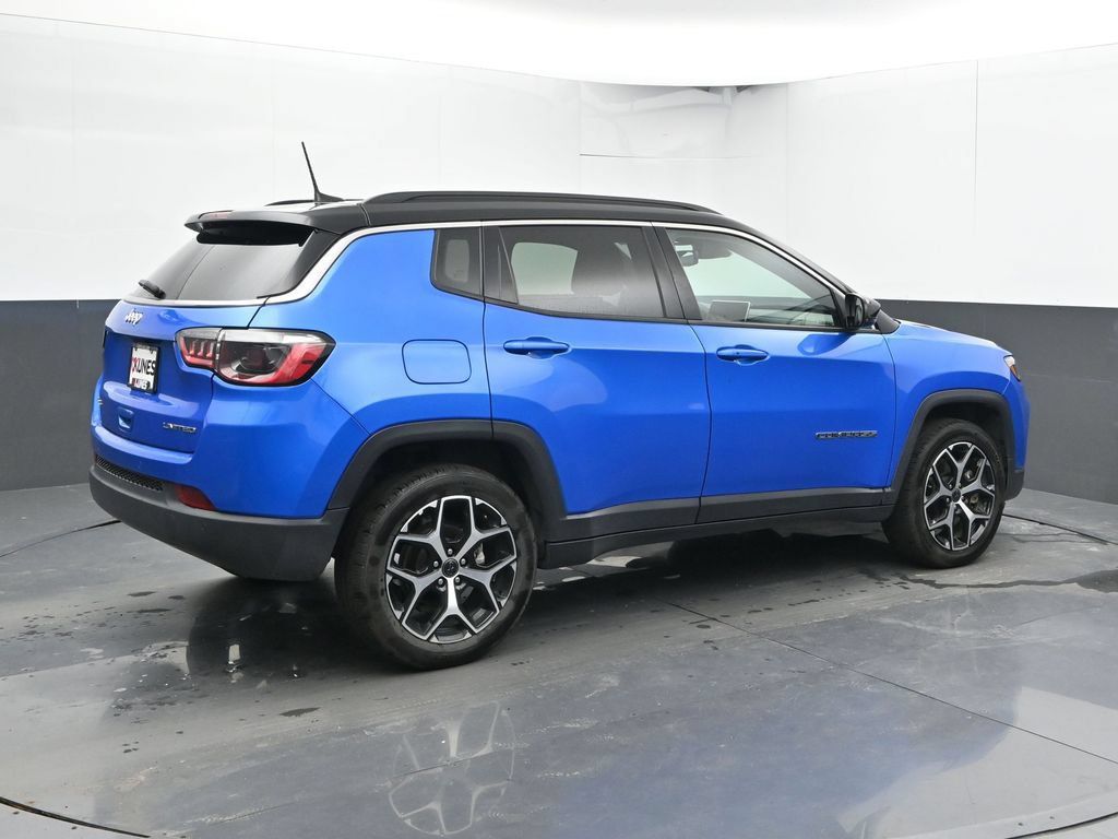 Used 2025 Jeep Compass Limited AWD/4WD image 3