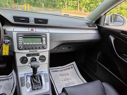 Used 2008 Volkswagen Passat Komfort FWD image 22