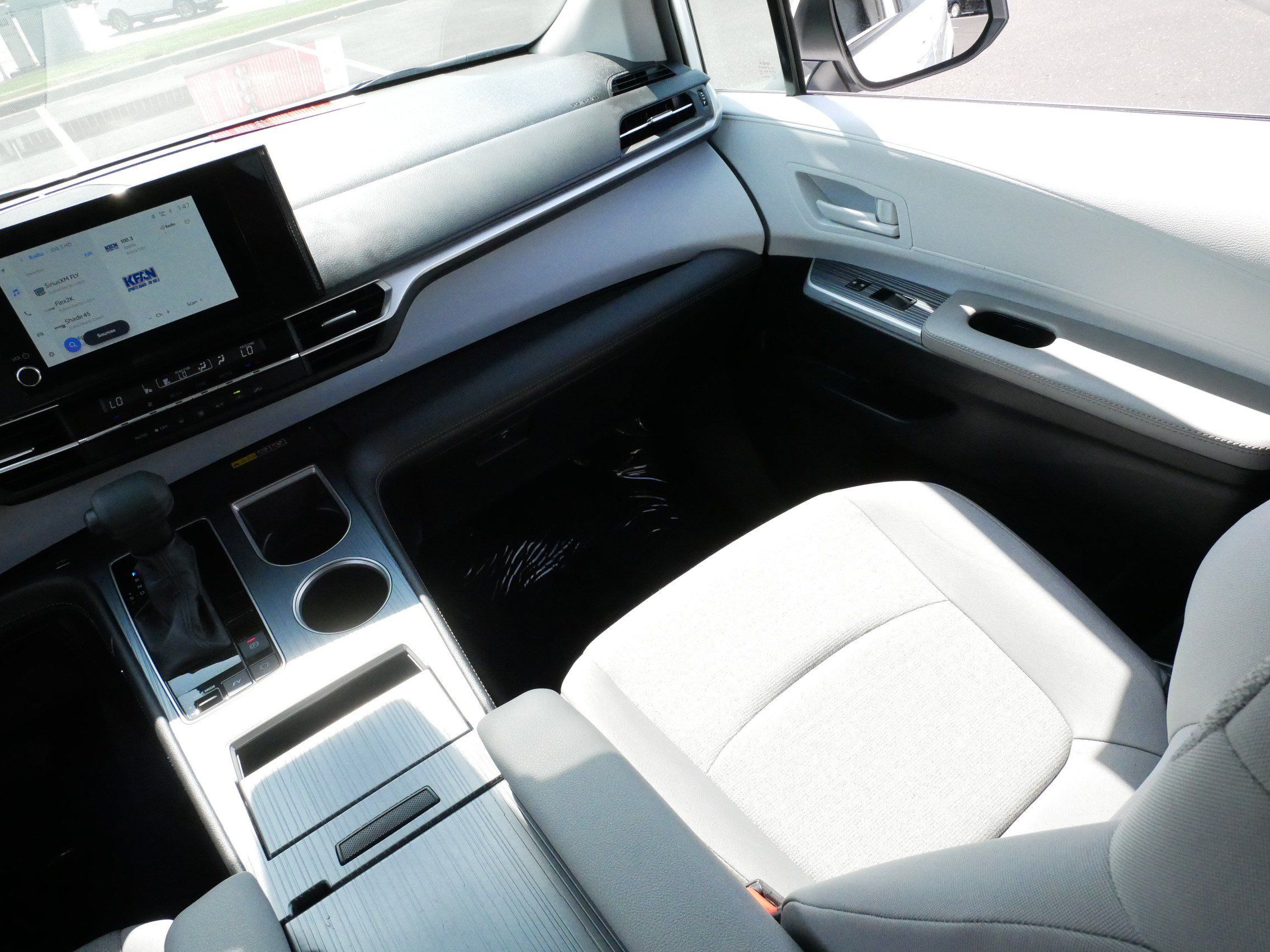 Certified 2026 Toyota Sienna LE FWD image 11