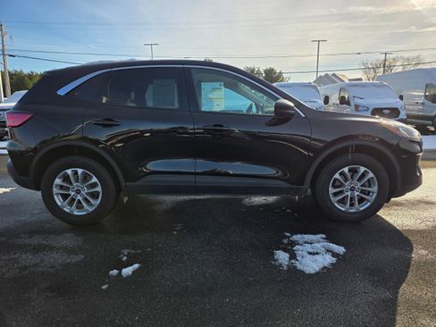 Certified 2022 Ford Escape SE w/ Convenience Package image 3