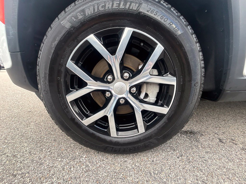 Certified 2024 Jeep Grand Cherokee Limited AWD/4WD image 9