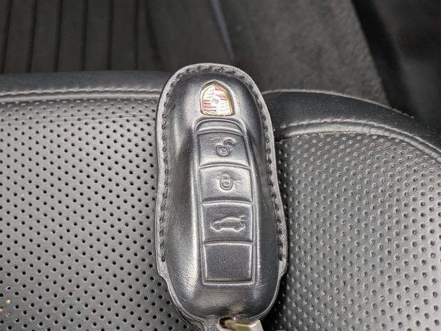 Used 2023 Porsche Macan AWD/4WD image 27