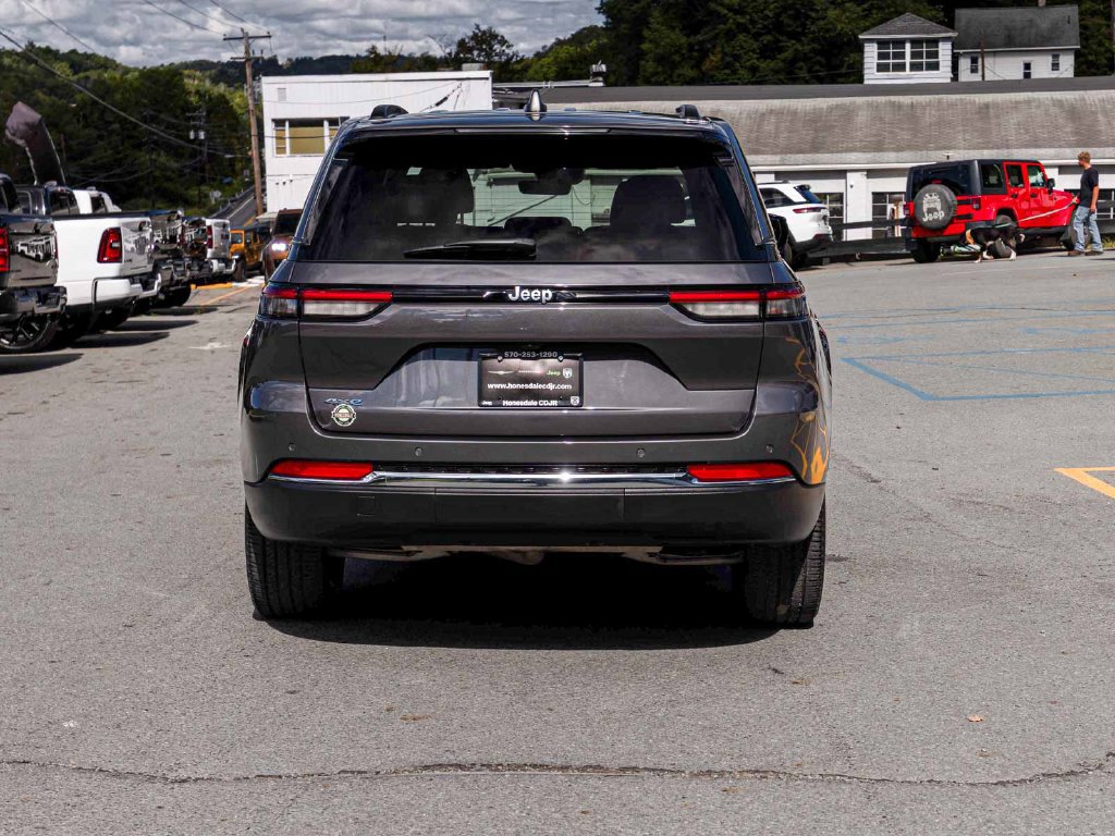 Used 2025 Jeep Grand Cherokee Limited 4xe AWD/4WD image 5
