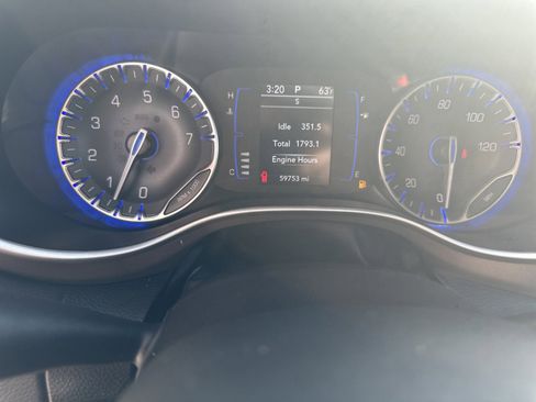 Used 2023 Chrysler Voyager LX image 10