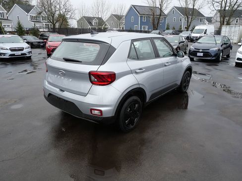 Used 2020 Hyundai Venue SE image 6