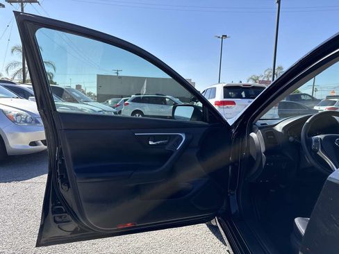 Used 2016 Nissan Altima 2.5 SV image 6