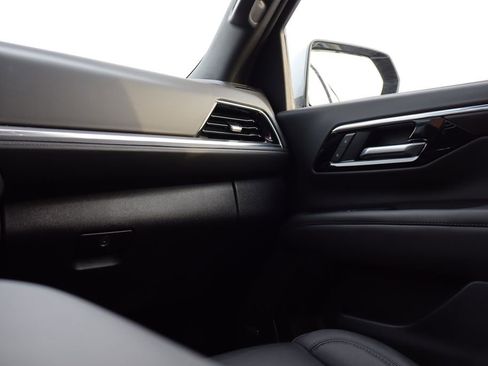 Used 2025 Chevrolet Suburban Z71 w/ Z71 Off-Road Package image 50