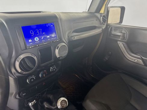 Used 2015 Jeep Wrangler Sport w/ Quick Order Package 23S AWD/4WD image 27