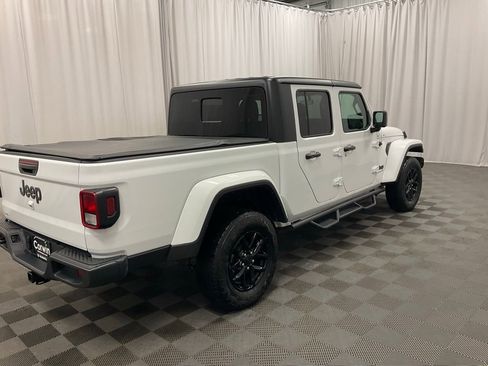 Used 2023 Jeep Gladiator Sport image 3