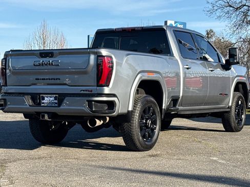 Used 2024 GMC Sierra 2500 AT4 w/ AT4 Premium Plus Package image 4