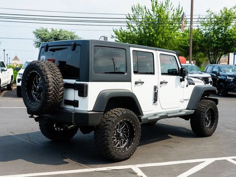 Used 2016 Jeep Wrangler Unlimited Rubicon w/ Connectivity Group AWD/4WD image 5