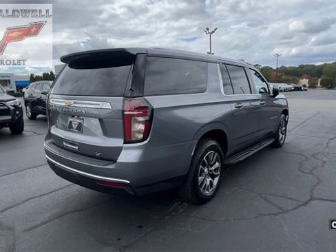 Used 2021 Chevrolet Suburban LT w/ LT Signature Package image 8