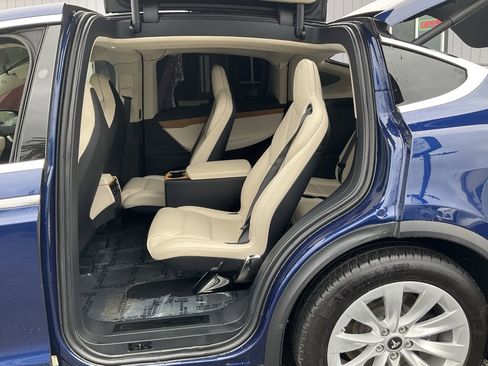 Used 2018 Tesla Model X 100D image 7