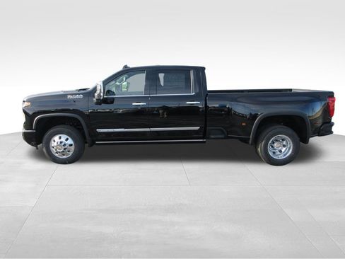 New 2026 Chevrolet Silverado 3500 High Country w/ High Country Premium Package AWD/4WD image 2
