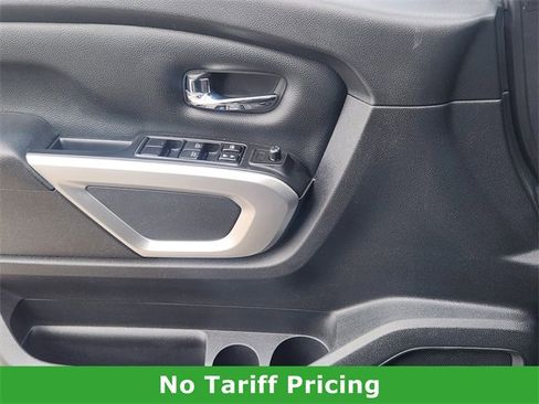 Used 2018 Nissan Titan SV w/ SV Convenience Package image 22