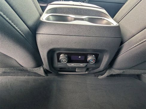 Used 2024 Chevrolet Traverse LT image 29