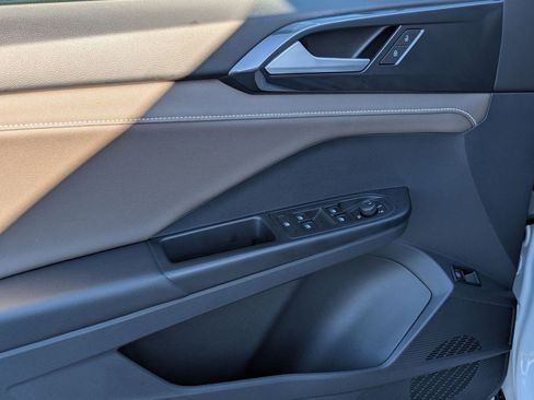 Used 2023 Volkswagen Taos SEL image 14