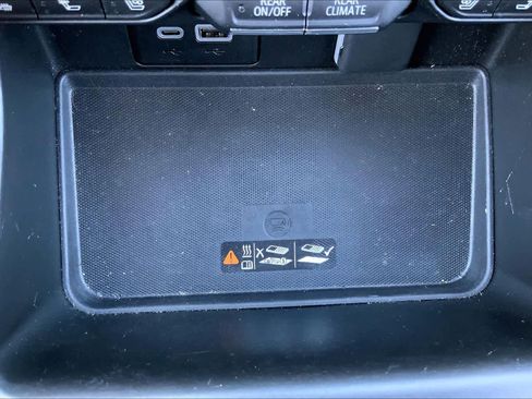 Used 2024 Chevrolet Tahoe High Country w/ Premium Package image 34