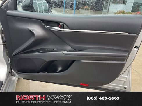 Used 2020 Toyota Camry SE FWD image 28