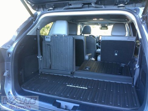 Used 2023 Toyota Highlander Limited image 34