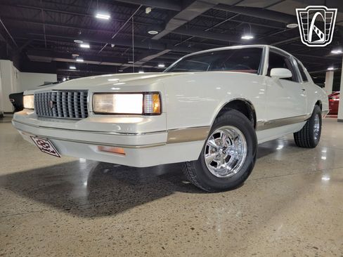 Used 1987 Chevrolet Monte Carlo LS image 2
