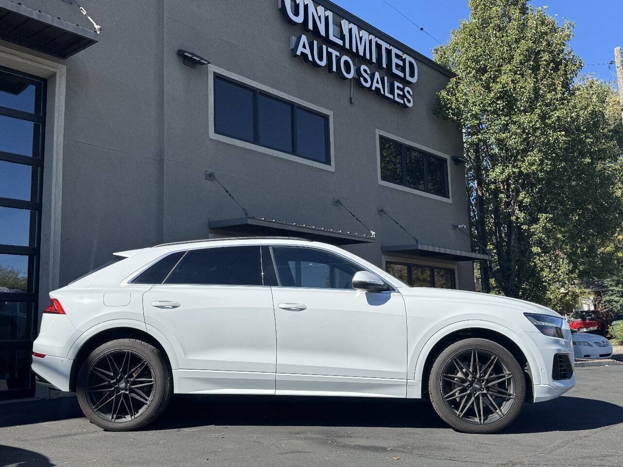 Used 2019 Audi Q8 Prestige AWD/4WD image 2