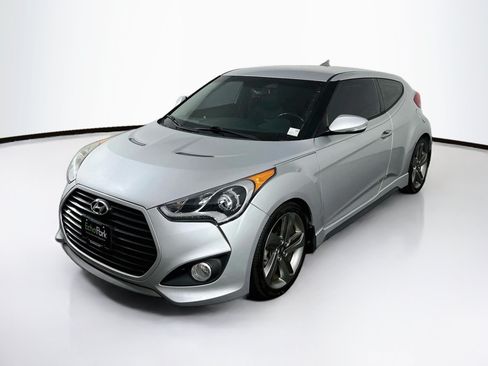 Used 2015 Hyundai Veloster Turbo FWD image 3