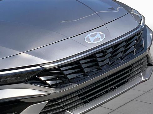 Used 2025 Hyundai Elantra Sport FWD image 25