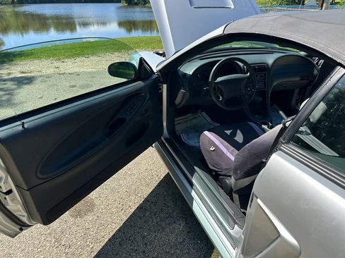 Used 2000 Ford Mustang Convertible RWD image 9